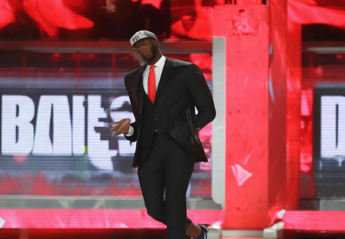 休斯顿火箭选秀策略：风险规避下捡漏卡姆·惠特摩尔与次轮选秀权价值